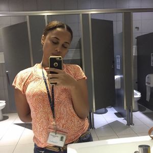 Meet your Posher, Esmirna